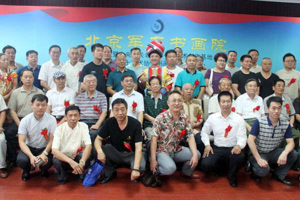 北京軍友書(shū)畫(huà)院推動(dòng)藝術(shù)與軍營(yíng)文化的相融合-